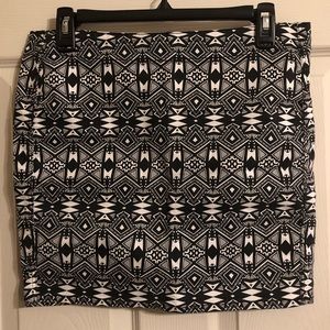 Divided H&M Black & White Printed Mini Skirt US 10